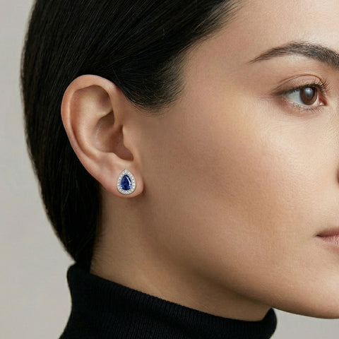 E134 - Aretes de Pera con Halo de Diamantes en Oro Blanco