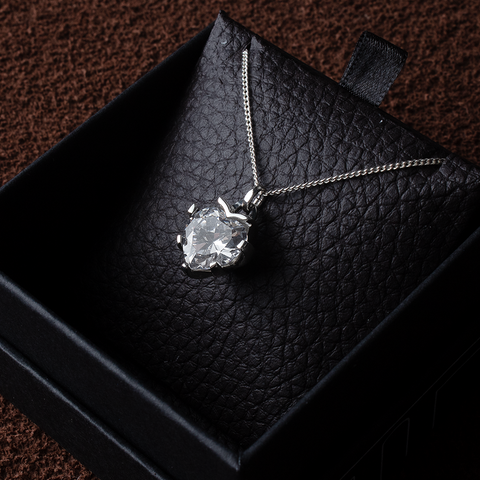 Juego Ice Heart - Collar y Aretes de corazón flotando en base de plata