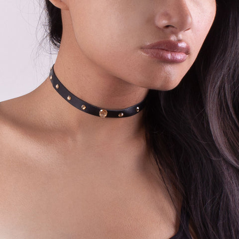 Choker de piel y cristales