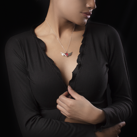 Winged Passion Heart - Collar de corazón con alas