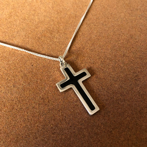 Collar de cruz de plata